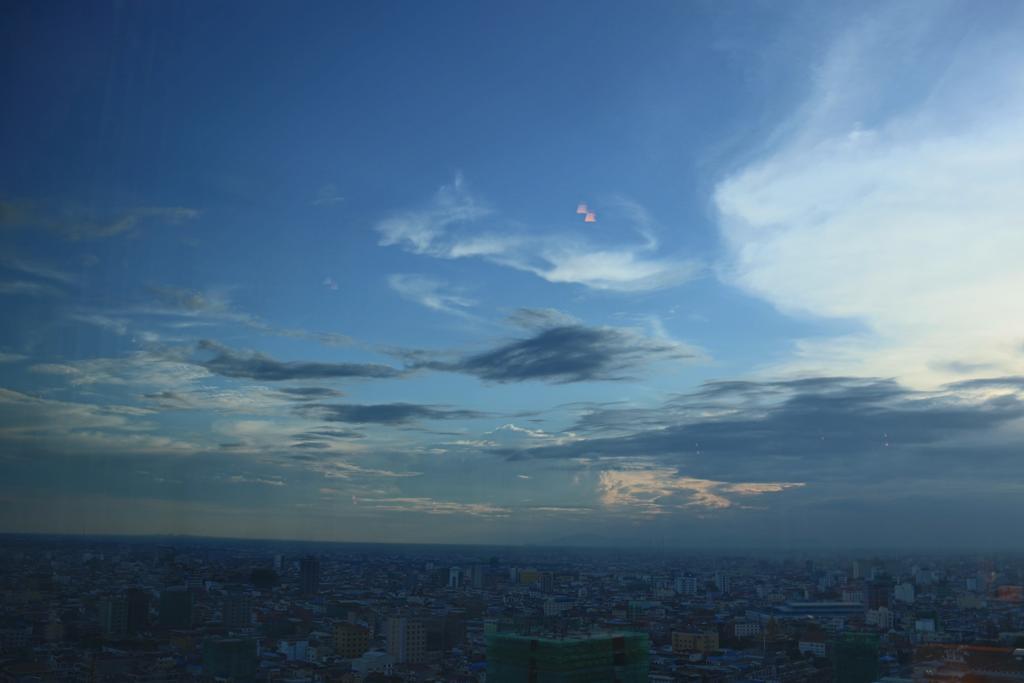 Tama Hotel Phnom Penh Tower Rum bild